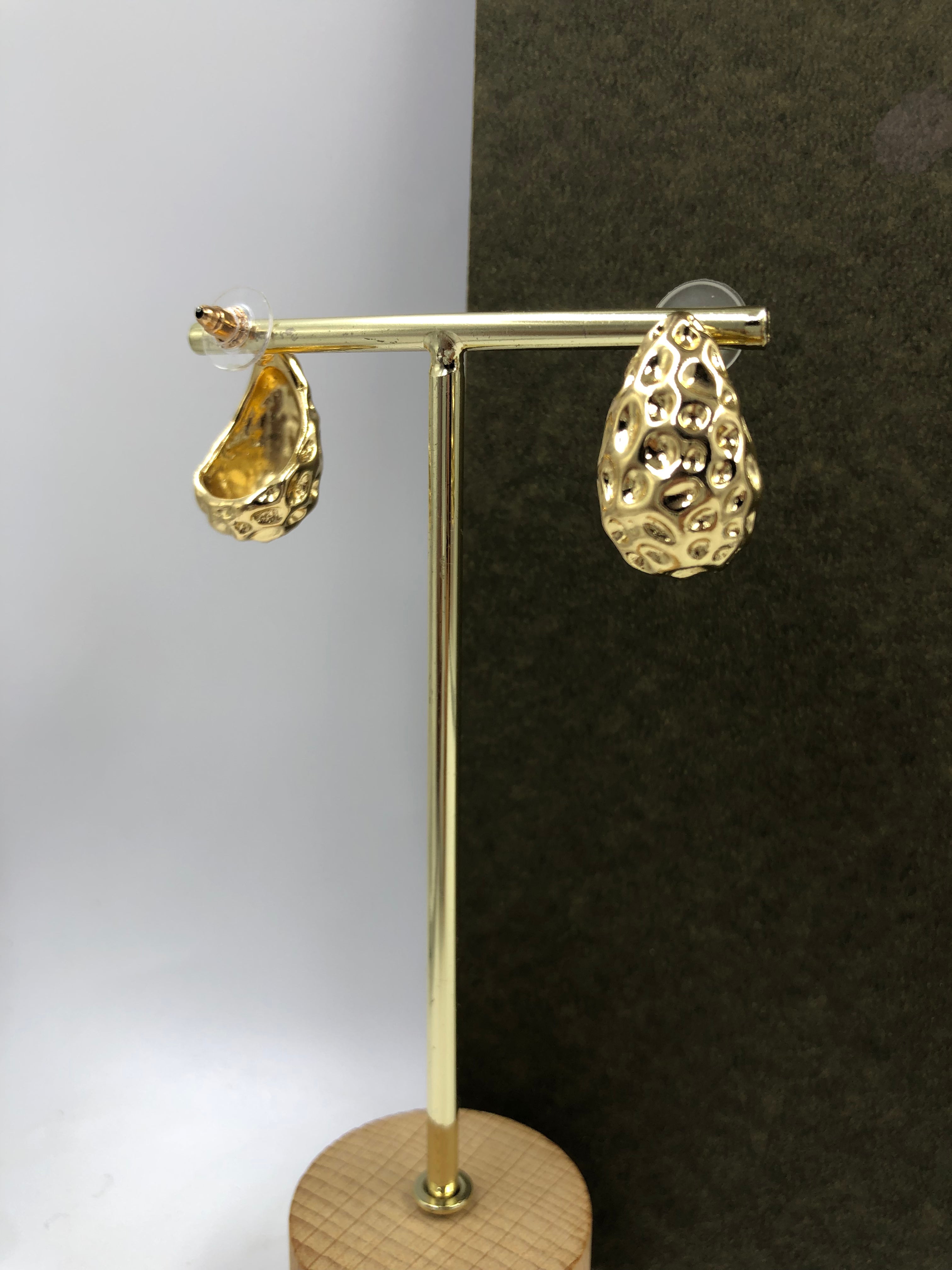 culpted Elegance: Textured Drop Earrings