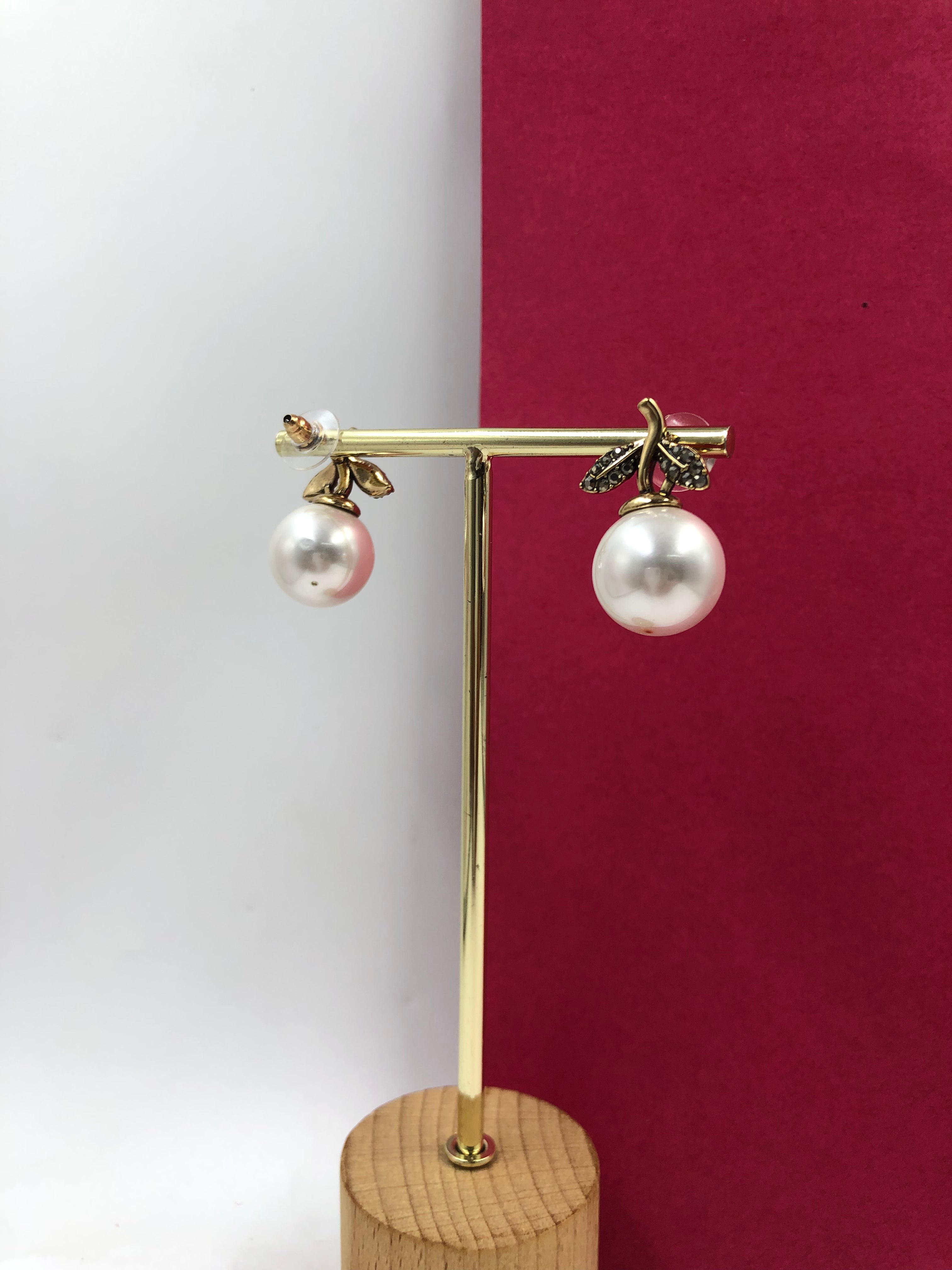 Leaf Motif Pearl Drop Earrings with Vintage-Style Finish
