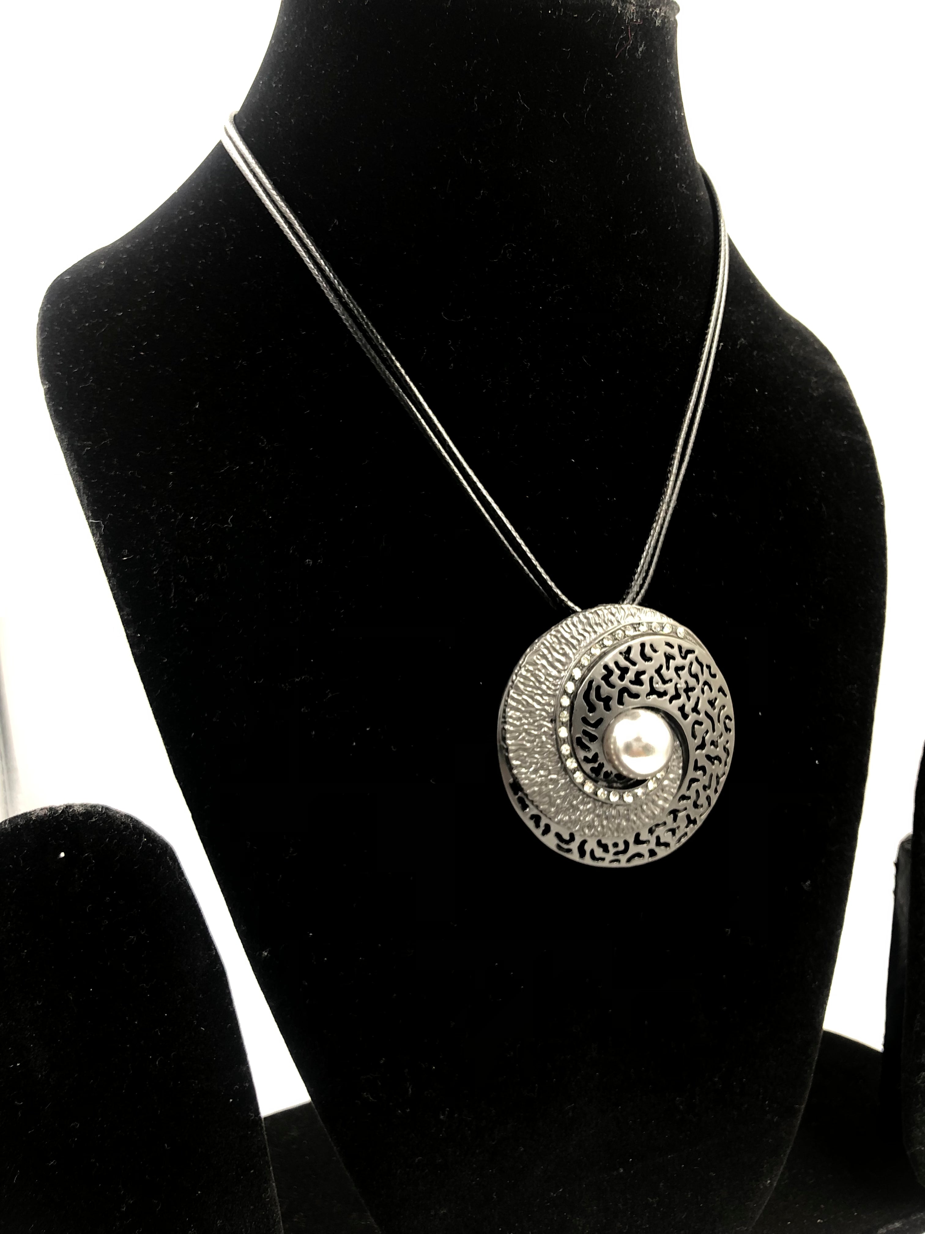 Boho Charm: Grey Mushroom-Shaped Pendant with Delicate Bead - Nature-Inspired Necklace