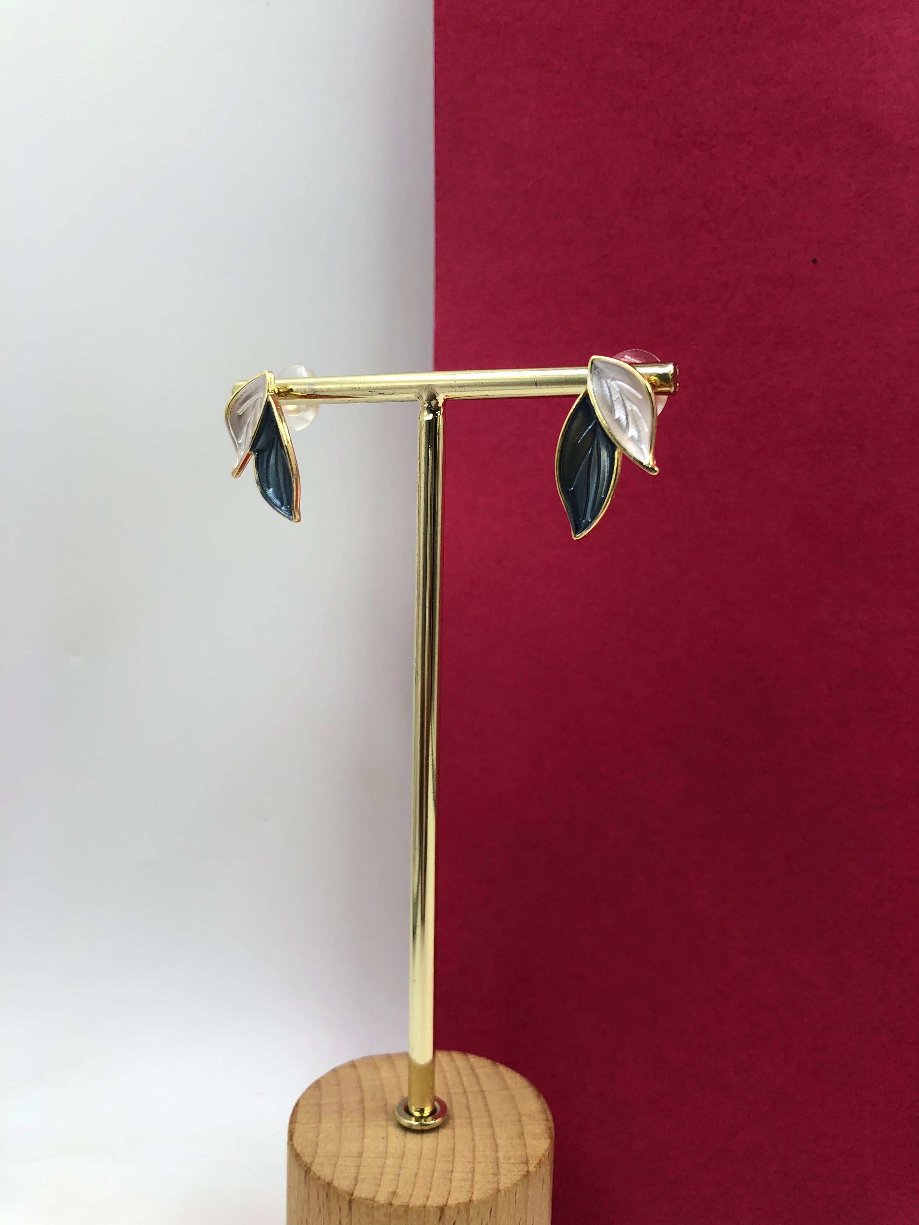 Two-Tone Leaf Stud Earrings – Nature-Inspired Minimalist Design