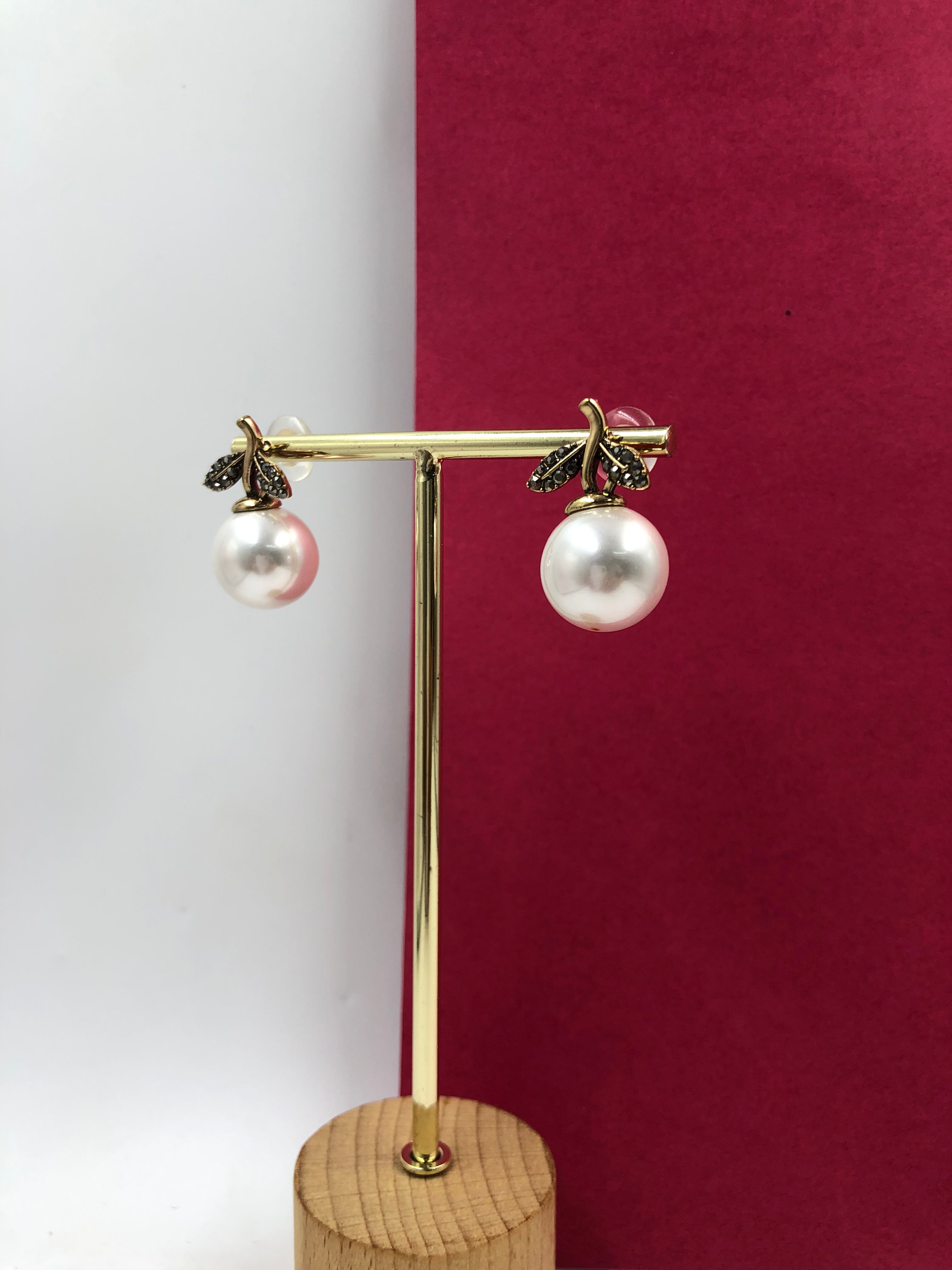 Leaf Motif Pearl Drop Earrings with Vintage-Style Finish