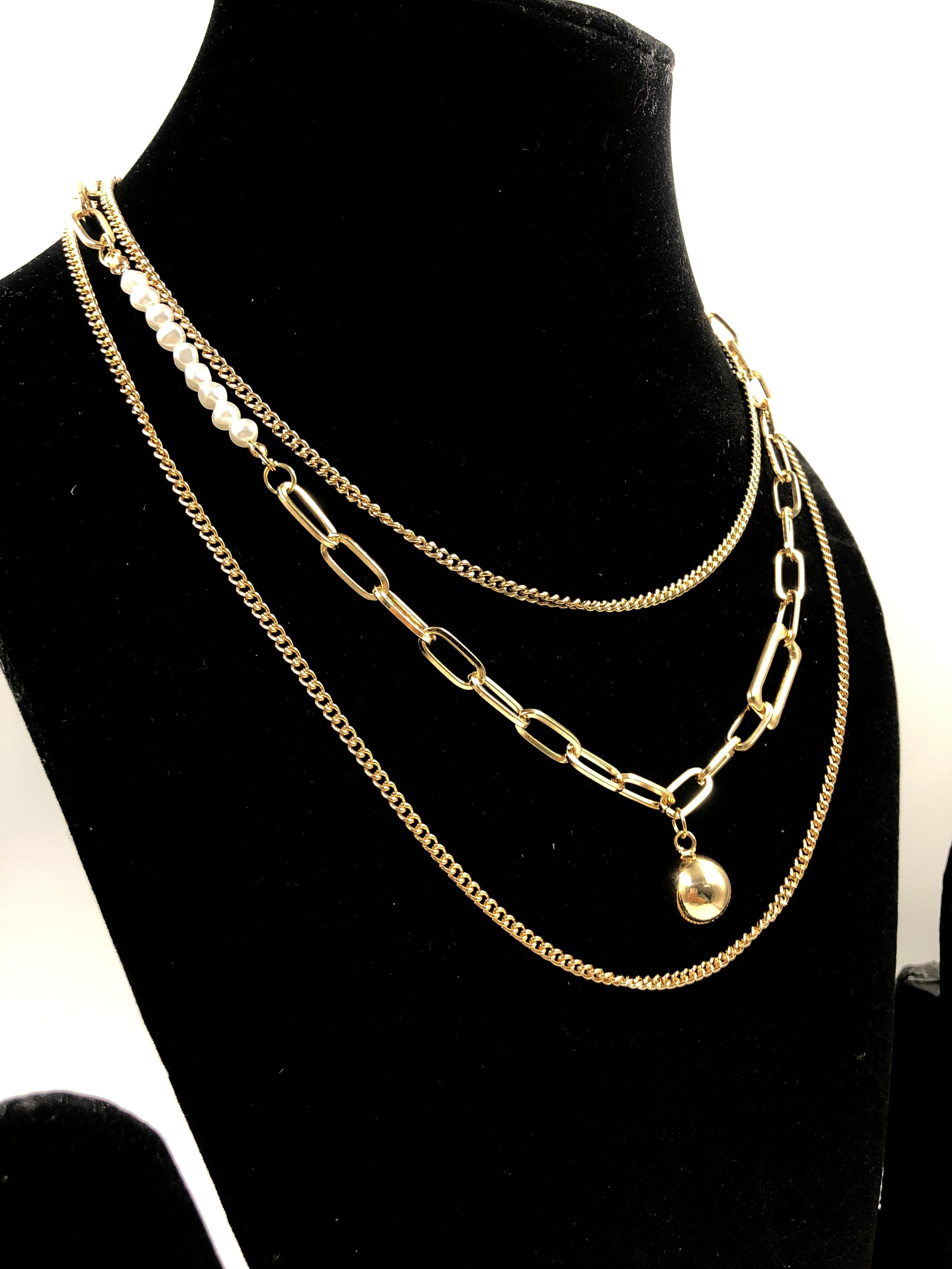 Triple Elegance: 3-Layer Neckpiece with a Touch of Pearls