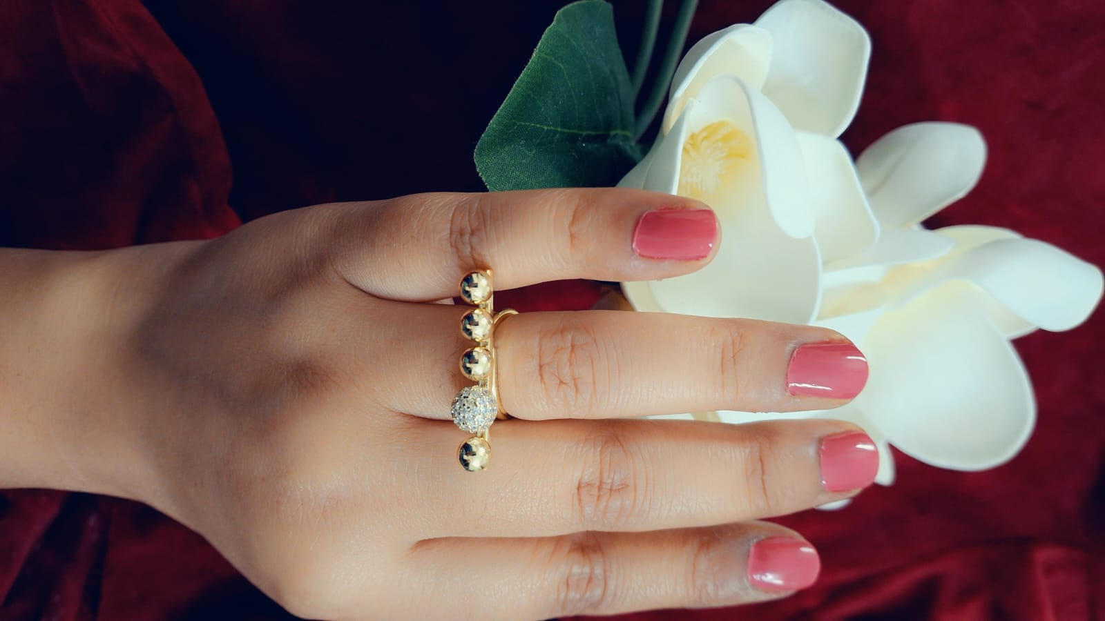 Newton's Cradle-Inspired Crystal Brass Finger Ring