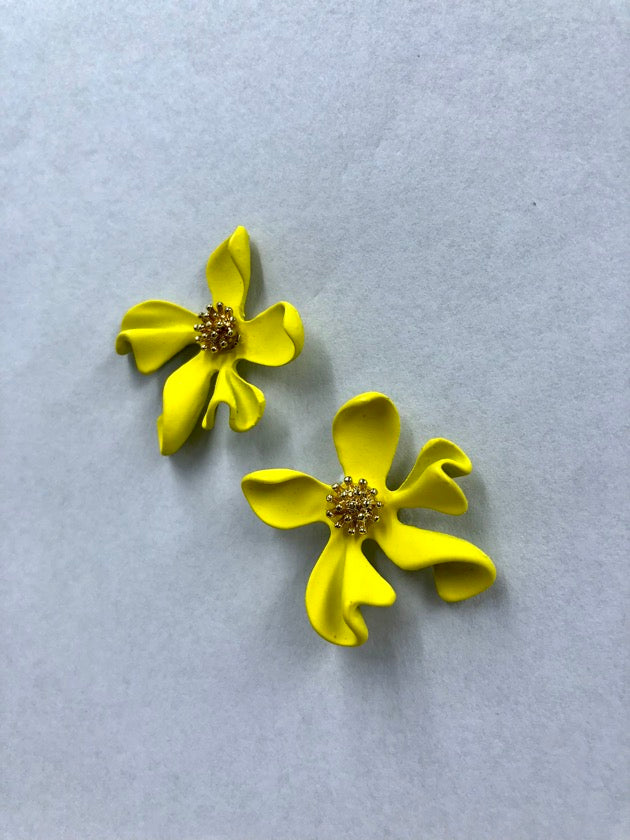 Fluorescent Petal Studs with Gold 3D