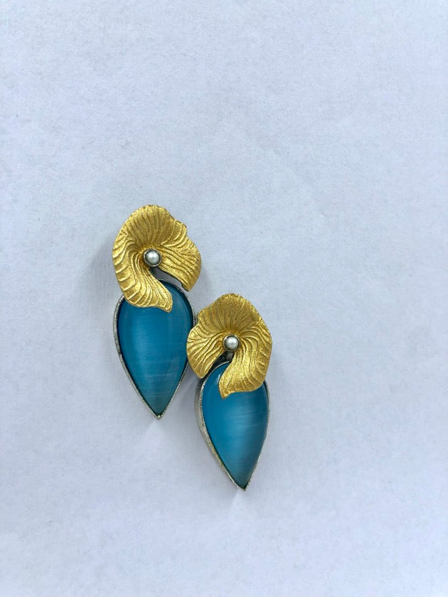 Chic Blue Gold Studs