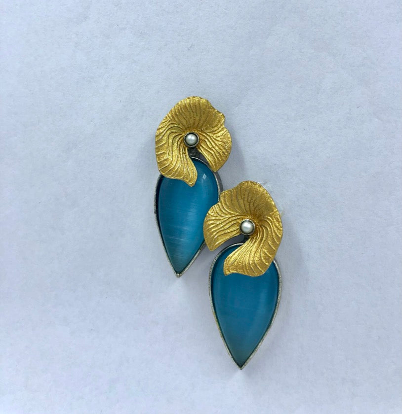 Chic Blue Gold Studs