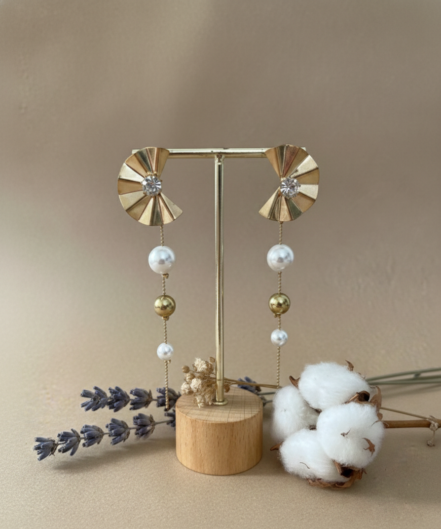 The Metallic Gold Fan Pearl Drop
