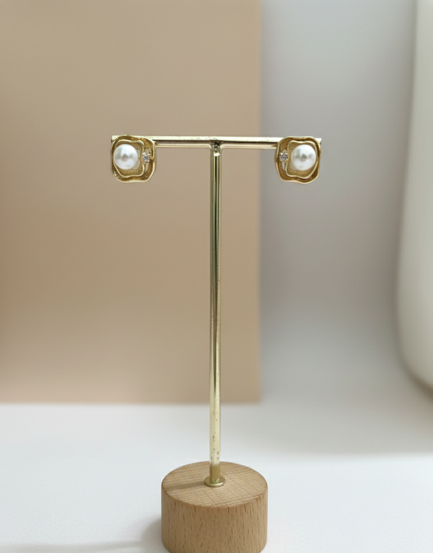 The Aria Pearl & Solitaire Studs
