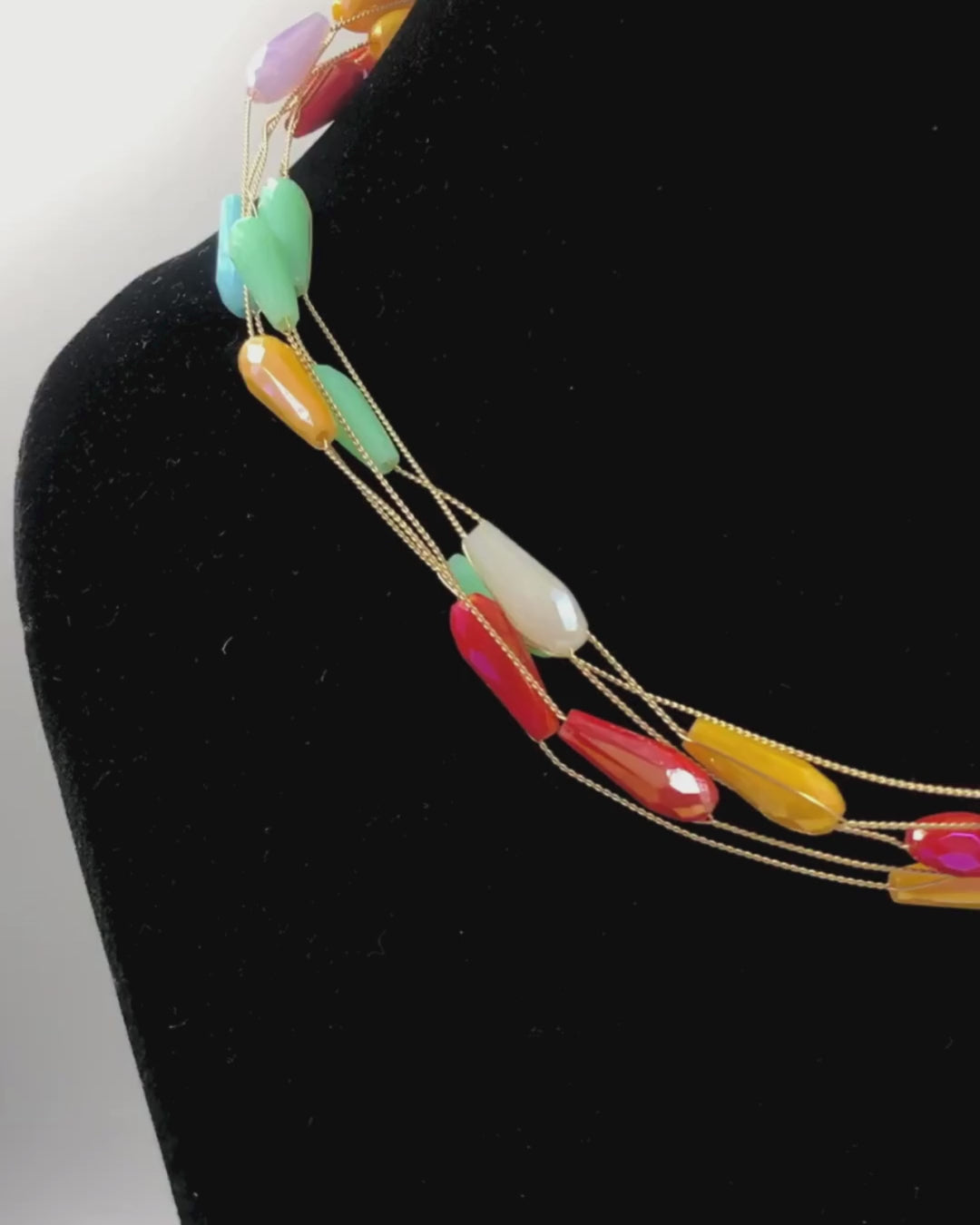 Chic Water Drop Statement Necklace with Twisted Wire Accents